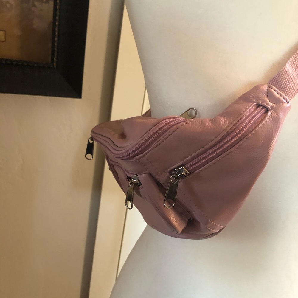 Fanny pack. Hip bag. Belt bag.